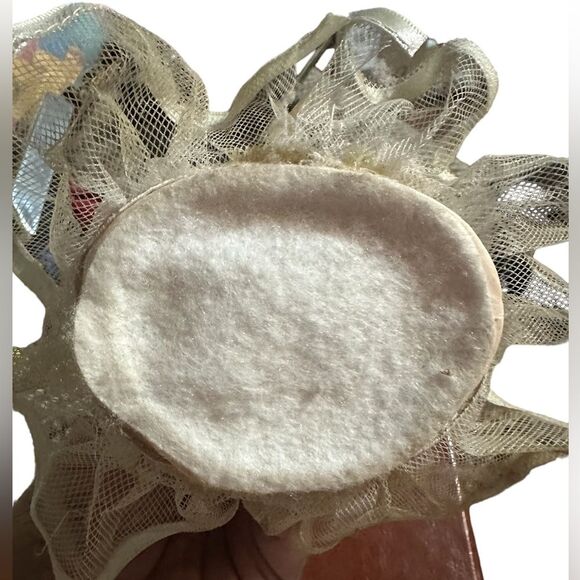 Vintage Boudoir Doll Head With Mesh Ruffled Hat & Collar Mid-Century Vanity Dec - Picture 4 of 4